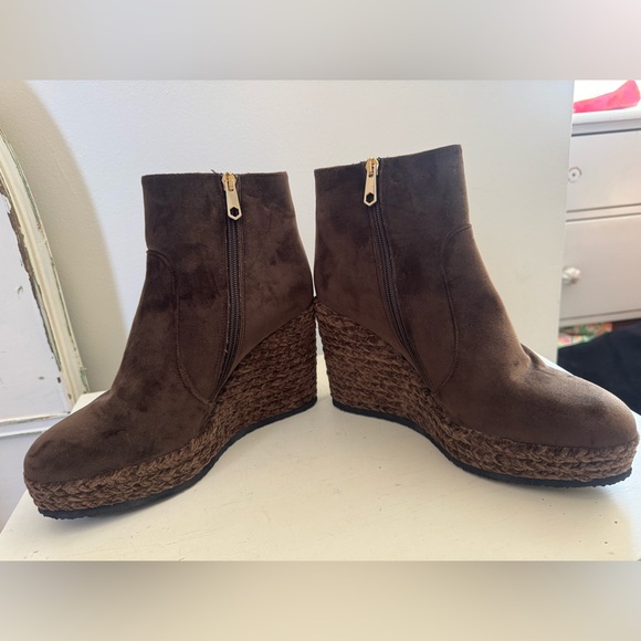 NWOT Castaner Brown Velvet Bootie size 39 - Picture 4 of 10